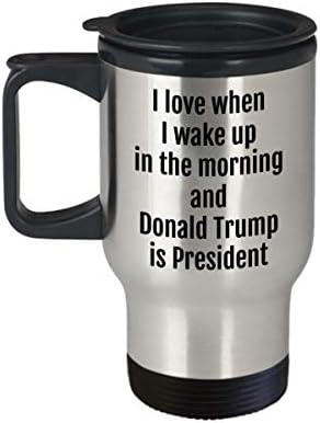 ספל נסיעות של טראמפ אני אוהב כשאני מתעורר בבוקר ודונלד טראמפ הוא הנשיא מצחיק מגה רפובליקני 14 גרם. טראמפ